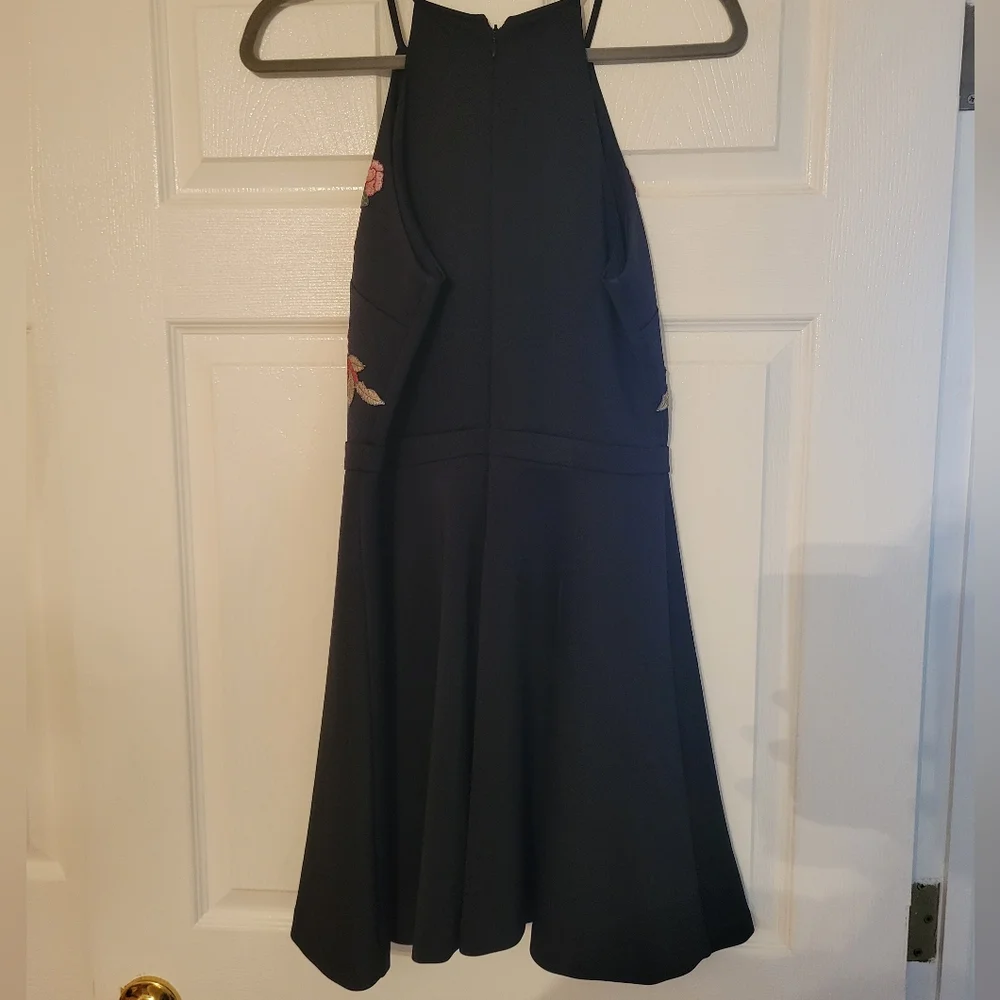 👗GUESS Embroidered Black Cocktail Dress - Picture 5 of 5